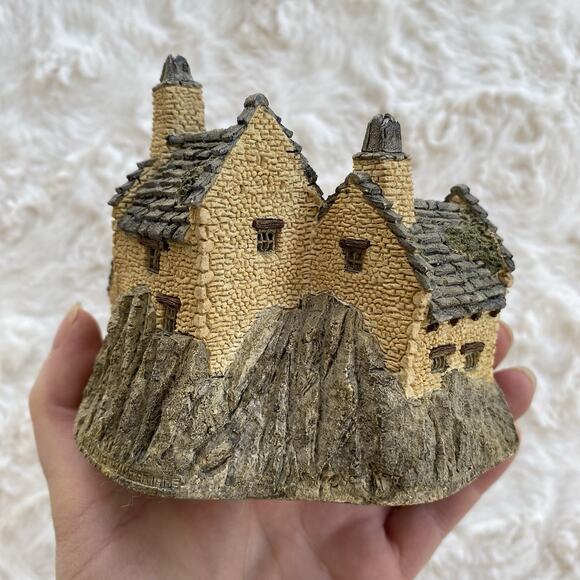 David Winter Cottages Fisherman’s Wharf 1983 Figurine Hand Painted With Box - Picture 4 of 8